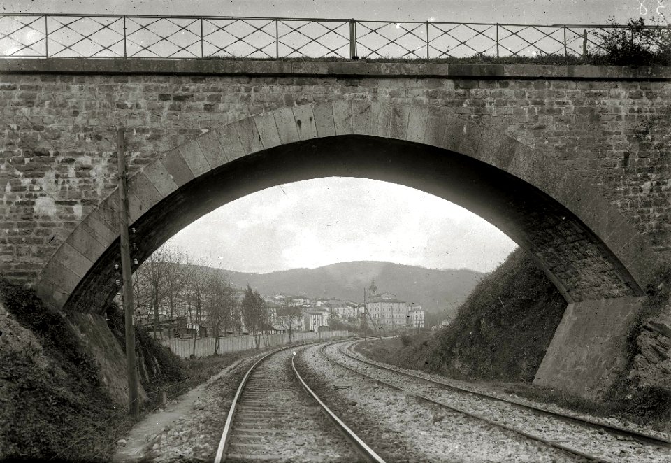 Vista de la localidad de Ordizia desde el puente Upabi (1 de 1) - Fondo Car-Kutxa Fototeka