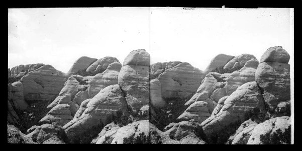 Vista de la muntanya de Montserrat amb el camí de Sant Jeroni