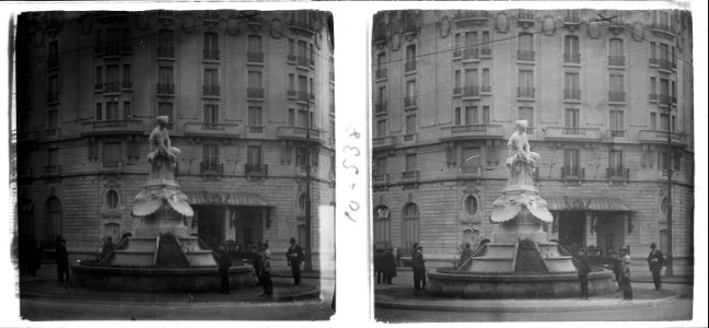 Vista de la façana de l ' hotel Ritz de Barcelona i font de Diana