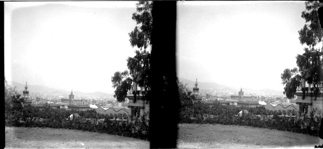 Vista de la fàbrica Casaramona i del parc de Montjuïc