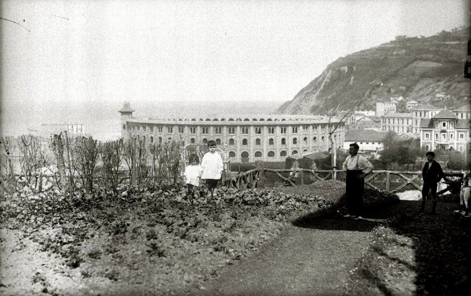 Vista de la plaza de toros de 'El Txofre' (3 de 3) - Fondo Car-Kutxa Fototeka