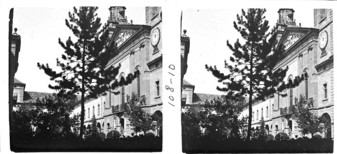 Vista de la façana de la Universitat de Cervera