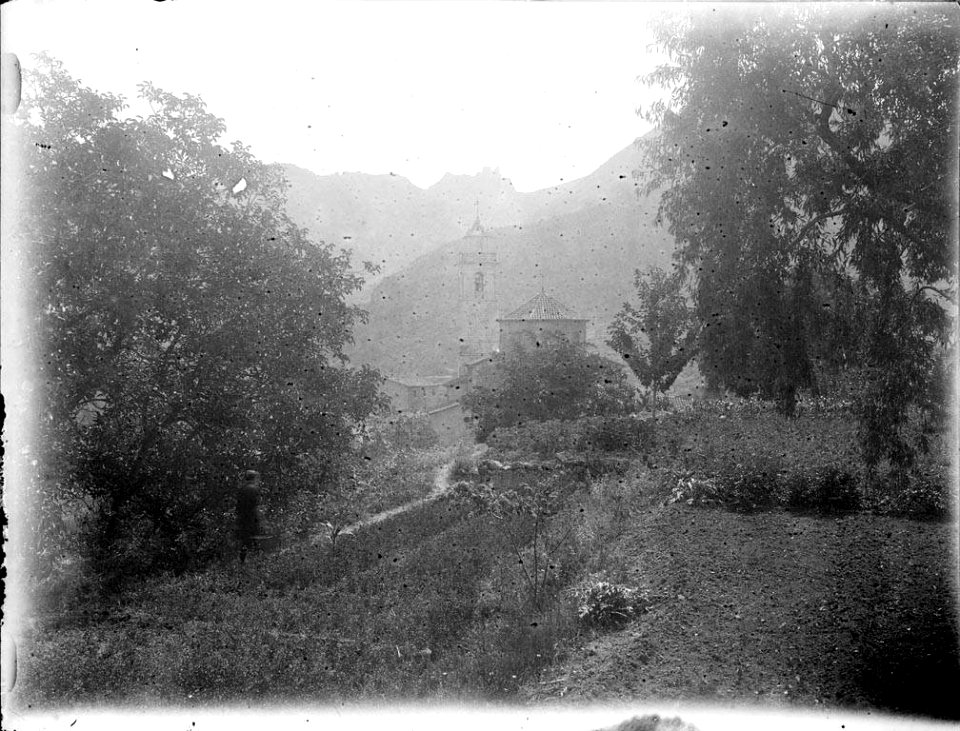 Vista de la torre de l'església de la Riba (AFCEC RIBASV C 2604)