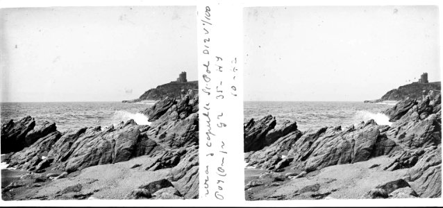 Vista de les roques i capella de Sant Pol de Mar