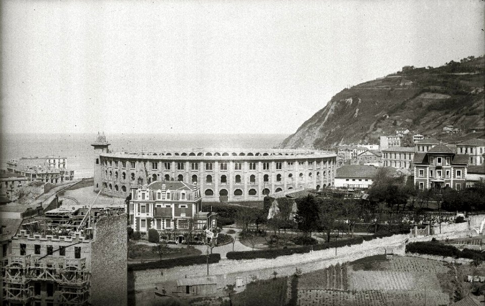 Vista de la plaza de toros de 'El Txofre' (2 de 3) - Fondo Car-Kutxa Fototeka