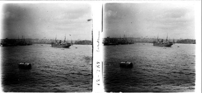 Vista de les muralles i les dues mesquites de la ciutat portuària d ' Istanbul