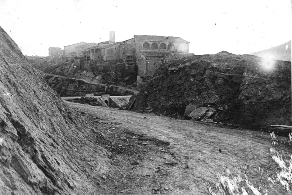 Vista de Vilanova de l'Aguda des de la carretera de Solsona a Pons