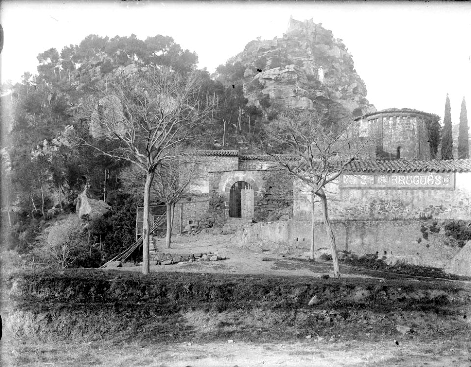 Vista del castell d'Eramprunyà (AFCEC RIBASV C 2736)