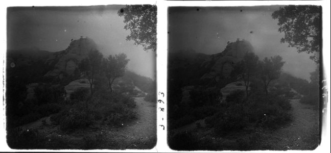 Vista de Sant Llorenç del Munt entre boira