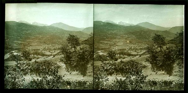 Vista de Sort i muntanyes al fons