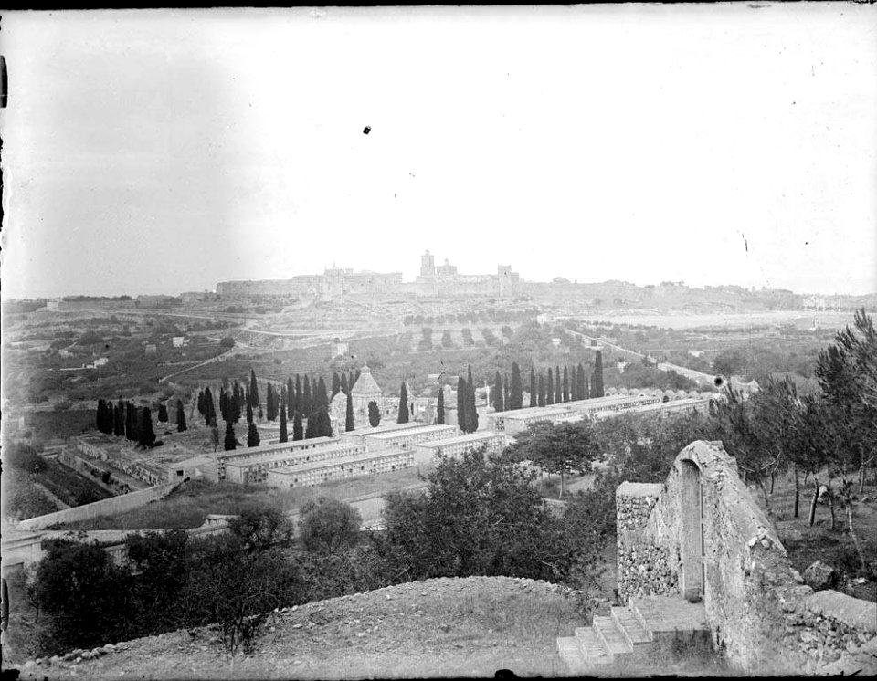 Vista de Tarragona amb el cementiri als afores (AFCEC RIBASV C 2526)