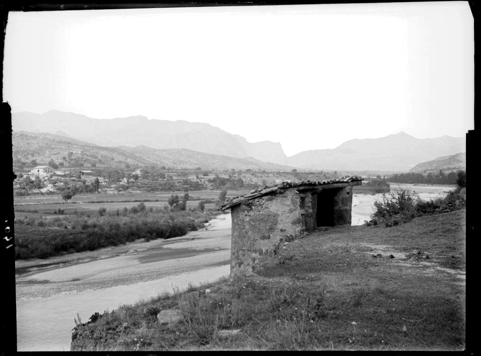 Vista del Legne des de Basella amb el riu Segre a primer terme