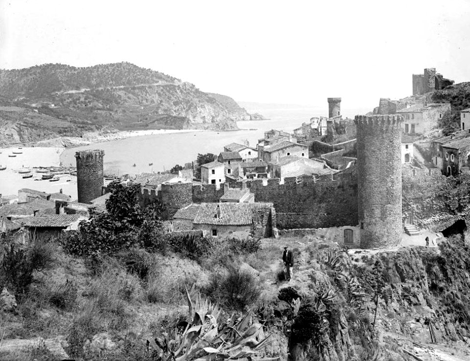 Vista de Tossa de Mar amb la platja al fons (AFCEC RIBASV C 2734) (cropped)