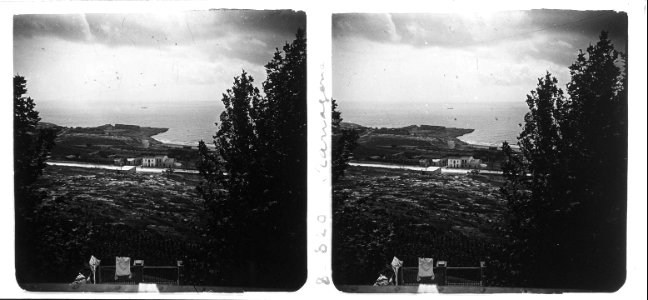 Vista del mar des del balcó d ' una casa de Tarragona