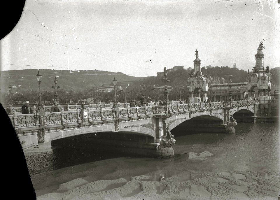 Vista del puente María Cristina (1 de 1) - Fondo Car-Kutxa Fototeka