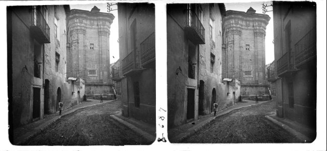 Vista del lateral de la façana de la catedral de Tortosa