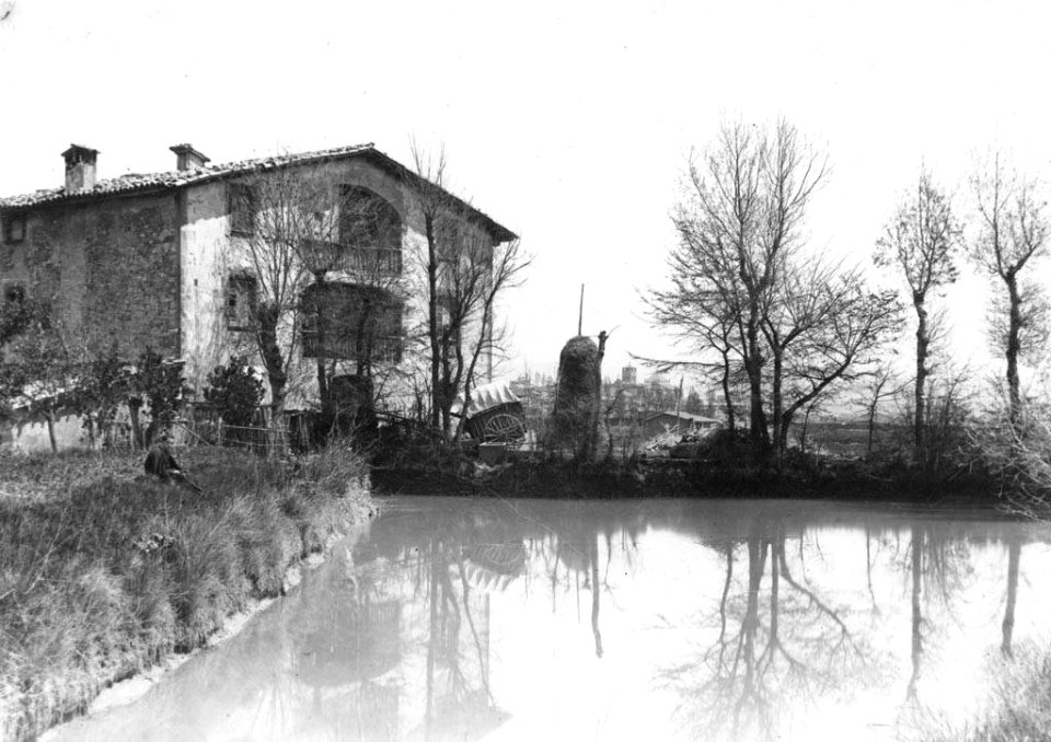 Vista del Granell amb un llac a Vic