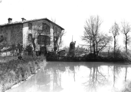 Vista del Granell amb un llac a Vic