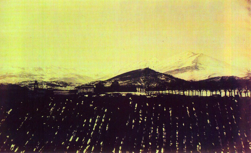 Vista del Pico Cordel y la Sierra del Hijar - foto tomada desde el Parador de Diligencias de Reinosa - Cantabria - entre 1855 y 1857 - William Atkinson