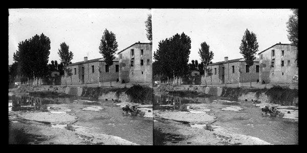 Vista del riu Ter i algunes cases de Torelló