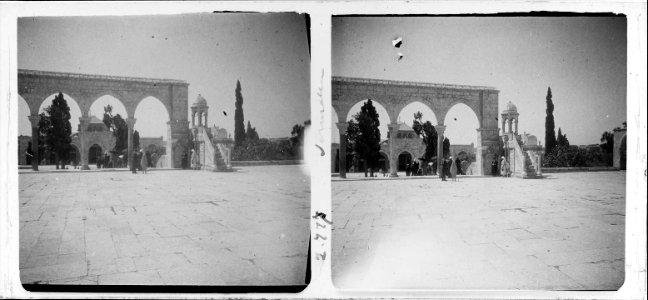 Vista del púlpit d ' una antiga basílica