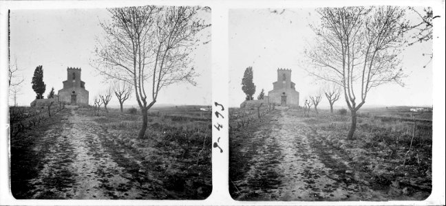 Vista exterior d ' una església de Sant Cugat del Vallès