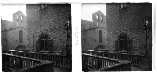 Vista des del primer pis del pati de la Casa de l ' Ardiaca de Barcelona