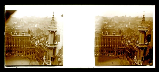 Vista d’un angle de la Grand Place presa en alçada