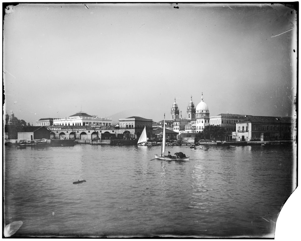Vista do Cais Pharoux, Igreja da Candelária e Arsenal da Marinha