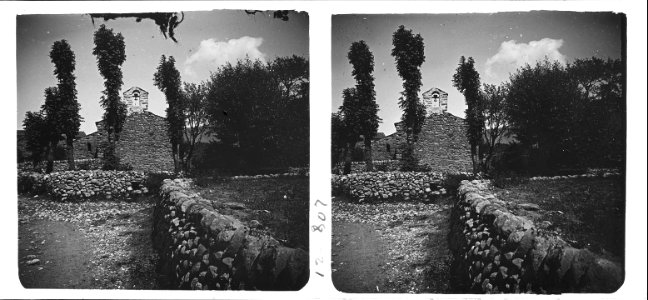 Vista exterior d ' una església de Tartera