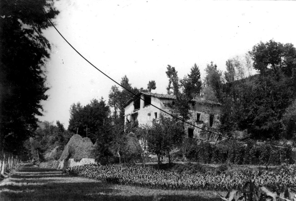 Vista general d'una masia de Ribes des Freser