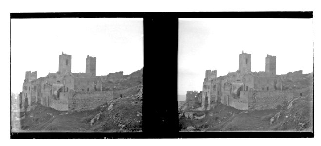 Vista exterior del monestir de Sant Pere de Rodes abans de la seva restauració