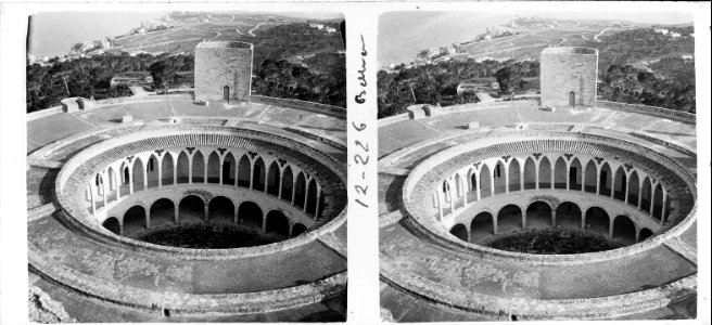 Vista elevada del pati interior del castell de Bellver