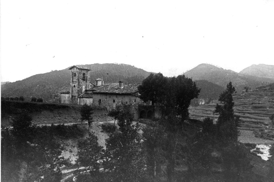 Vista general de l'església de Sant Llorenç de Campdevànol (AFCEC EMC X 6095)