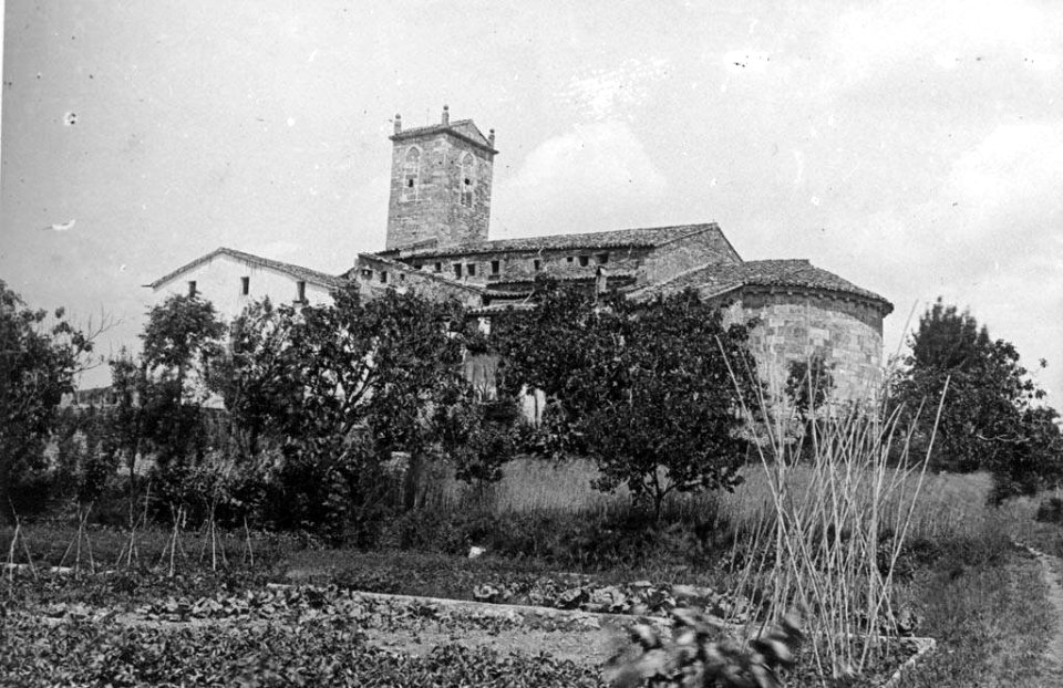 Vista general de l'Església de Santa Maria de Porqueres