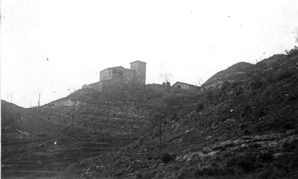 Vista general de Casa Portabella amb torre