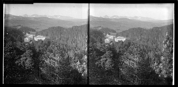Vista general de Font-romeu amb muntanyes al fons