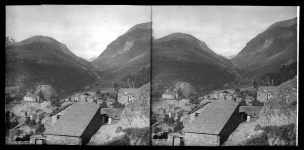 Vista general de Cabdella amb muntanyes al fons photo