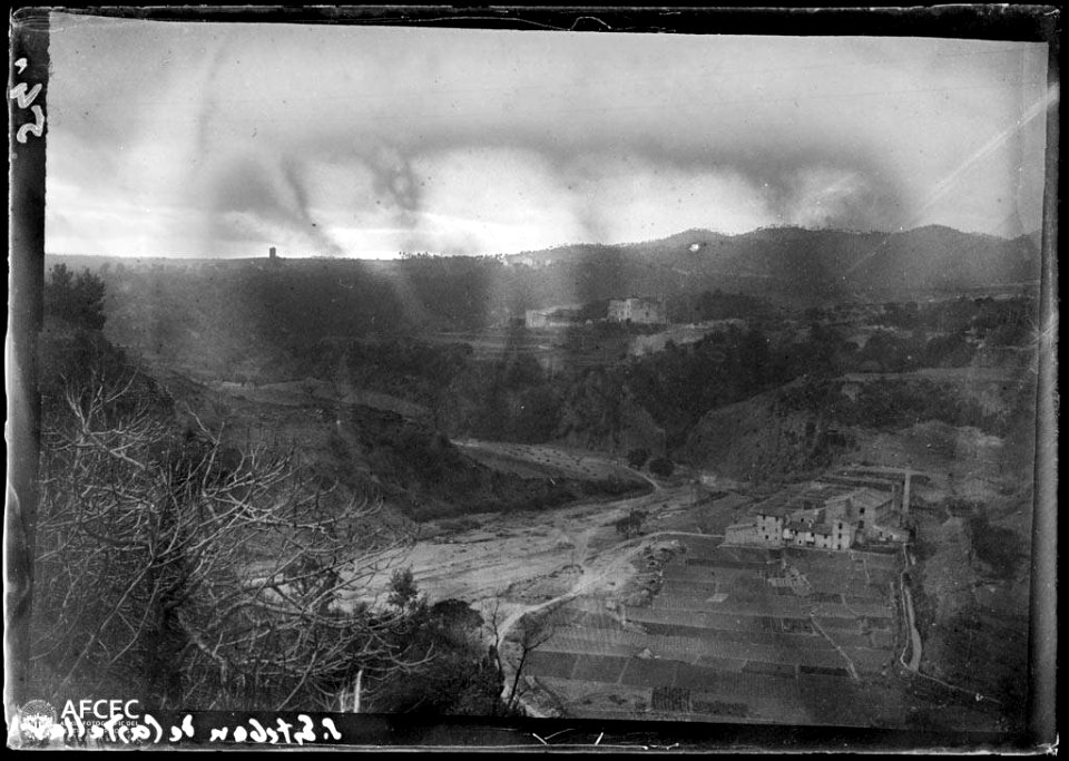 Vista general de la vall, el riu Ripoll i Sant Esteve de Castellar, actualment Castellar del Vallès