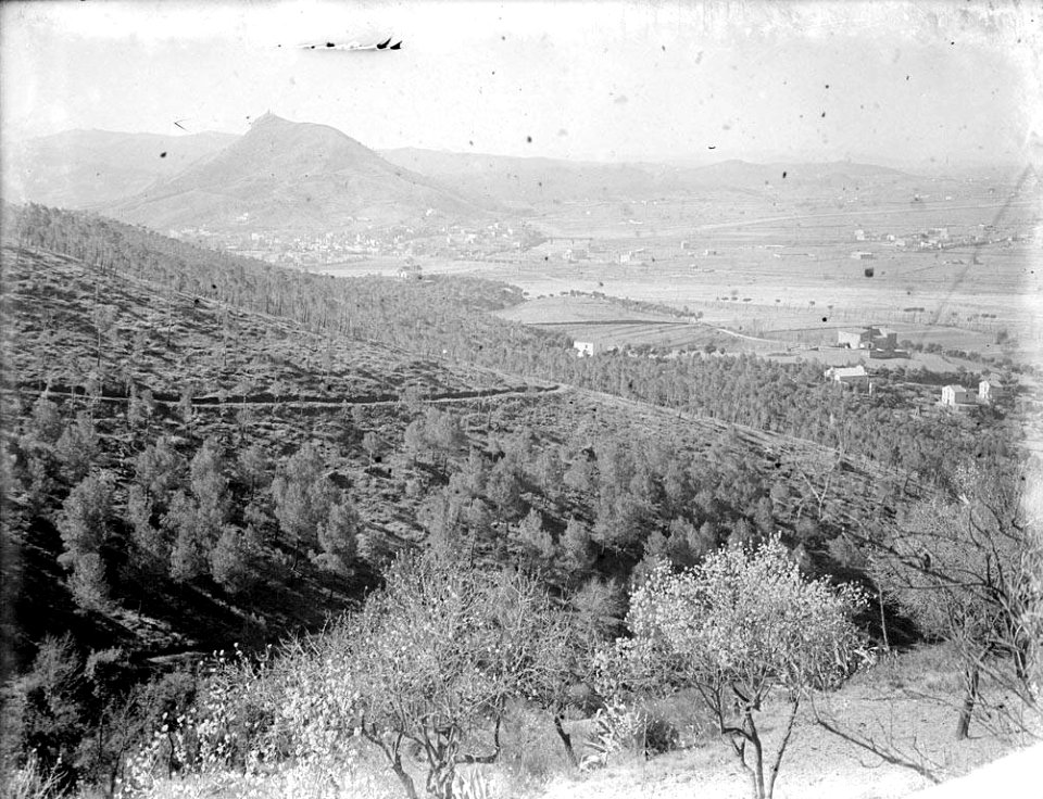 Vista general de poblacions i muntanyes (AFCEC RIBASV C 2724)