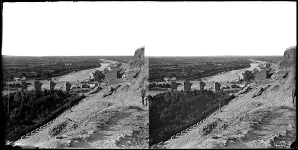 Vista general del pla de Balaguer i el riu Segre amb un pont (AFCEC BORDAS D 4249)