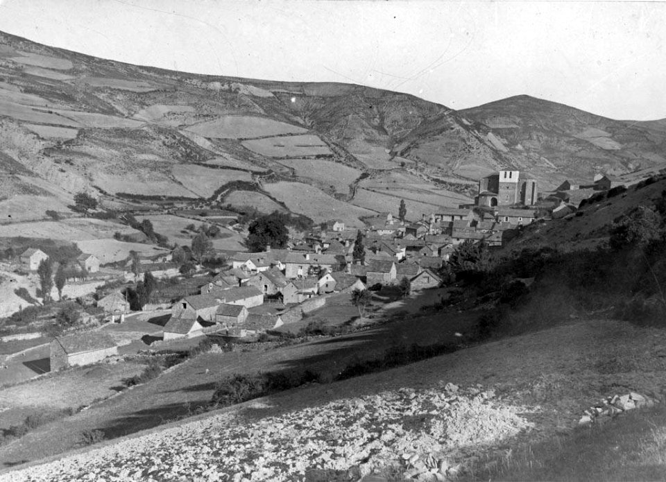 Vista general de la Vall de Canfranc a Borau