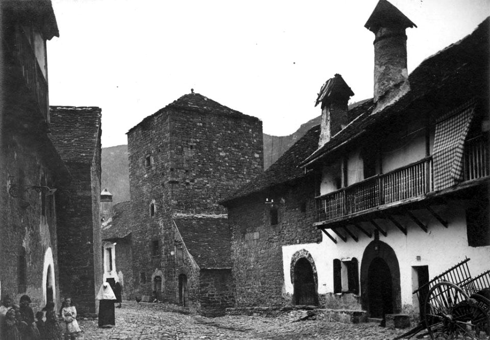 Vista general del carrer del Veral d'Ansó