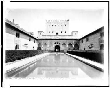 Vista general del Patio de los Arrayanes y de la Torre de Comares (izquierda) (Alhambra) - J. Laurent. Madrid. LCCN94512073