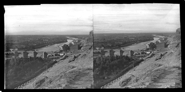 Vista general del pla de Balaguer i el riu Segre amb un pont
