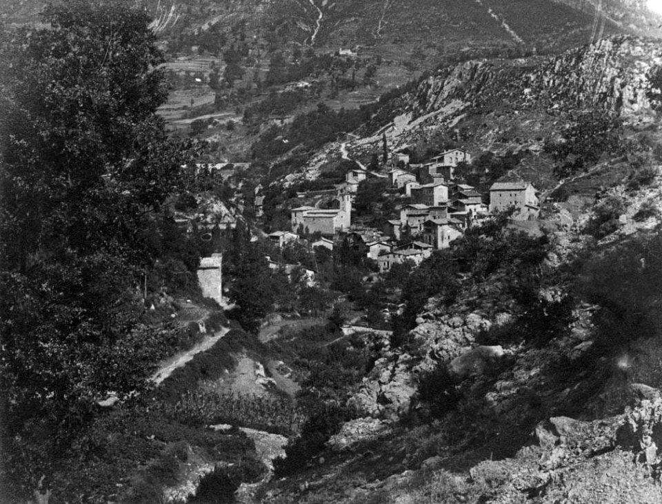Vista general del poble de Coma
