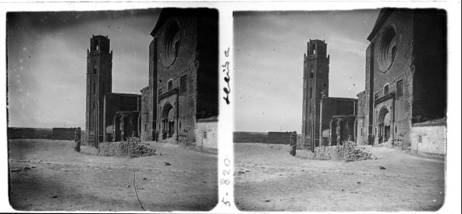 Vista lateral de la catedral vella de Lleida al migdia