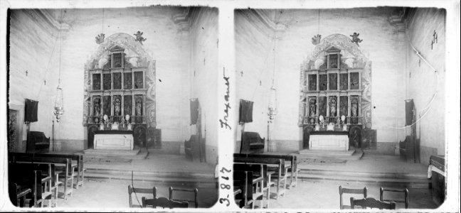 Vista interior de l ' altar major de l ' antic monestir dels jesuïtes a Freixanet