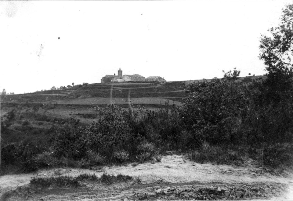 Vista llunyana de Sant Martí Sesserres