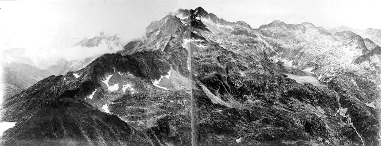 Vista panoràmica del cim del Montardo photo